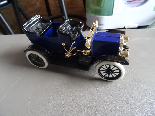 lot 128 image: John Deere Collectible Car