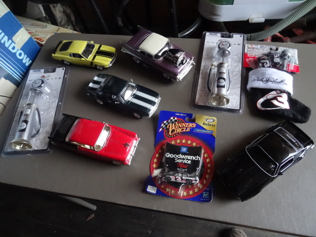 lot 129 image: Misc Collectible Cars and Toys
