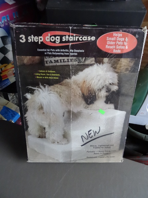 lot 131 image: 3 Step Dog Staircase