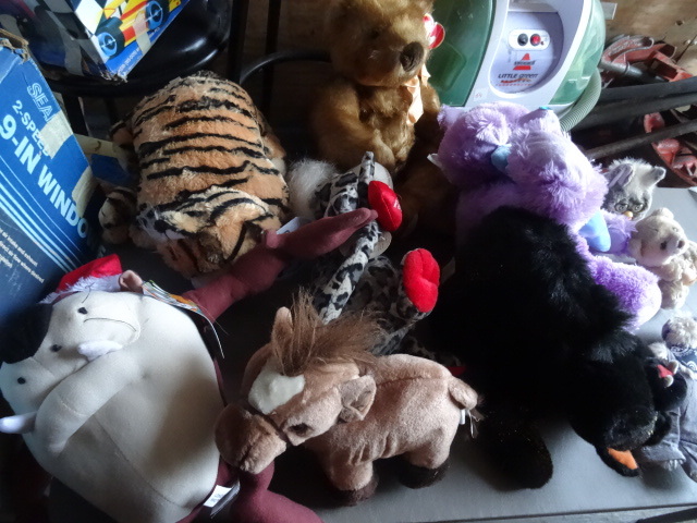 lot 141 image: Misc Stuffed Animals
