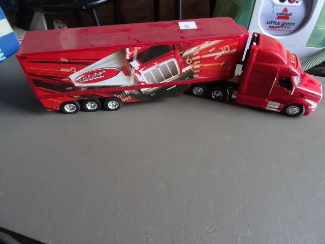 lot 143 image: Peterbilt Semi Tractor Trailer