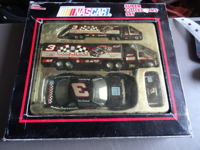 lot 150 image: Dale Earnhardt Super Collectors Set