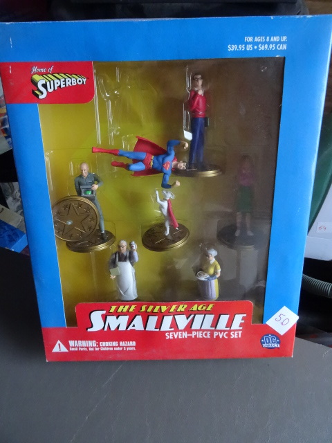 lot 151 image: Smallville Seven Piece PVC Playset