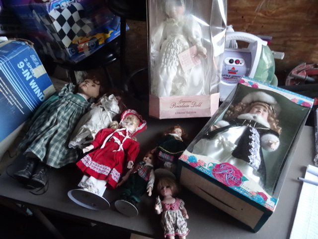lot 177 image: Misc Collector Dolls