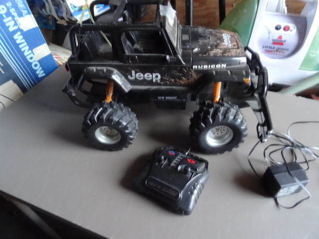 lot 179 image: Remote Control Jeep