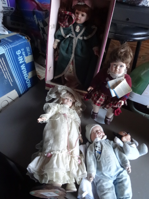 lot 180 image: Misc Collectible Dolls