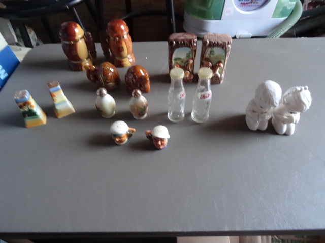 lot 184 image: Misc Salt and Pepper Shakers