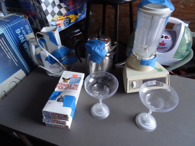 lot 185 image: Plastic Glasses, Blender Coffee Pot