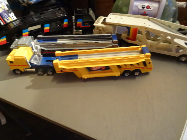 lot 190 image: Nylint Tonka and Match Box Toy Trucks