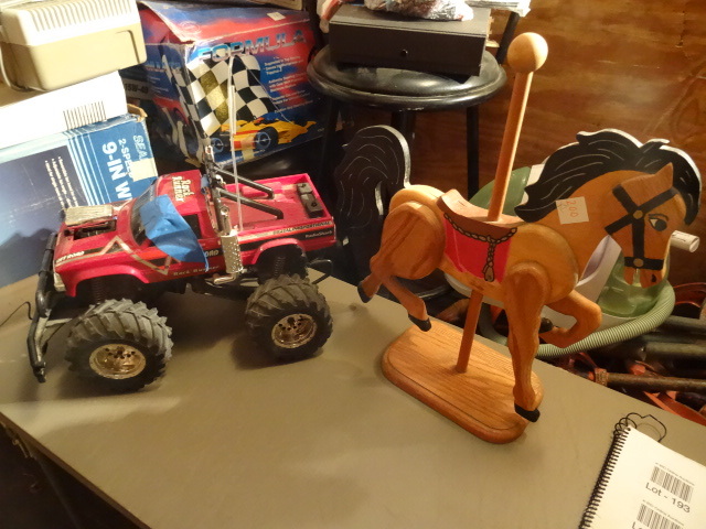 lot 200 image: Remote Control Truck