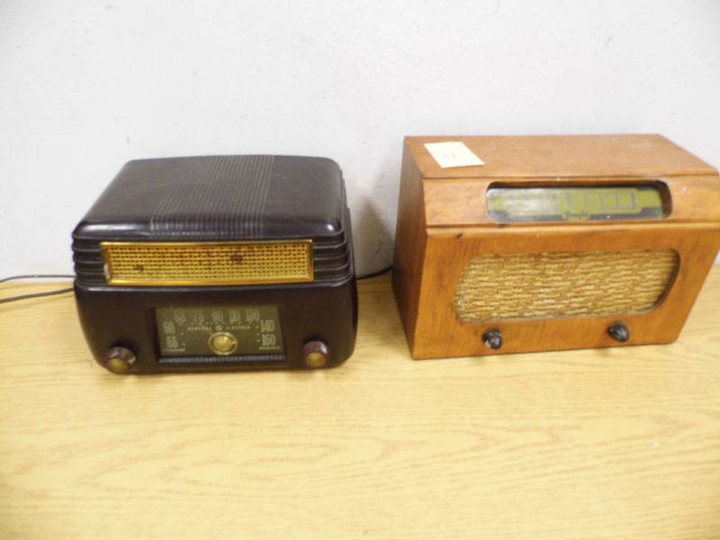 2 Vintage Radios
