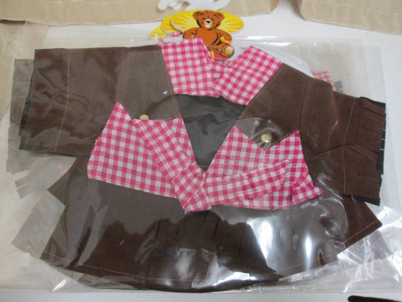 BUILD A BEAR OUTIFTS (FITS BEAR FAC...