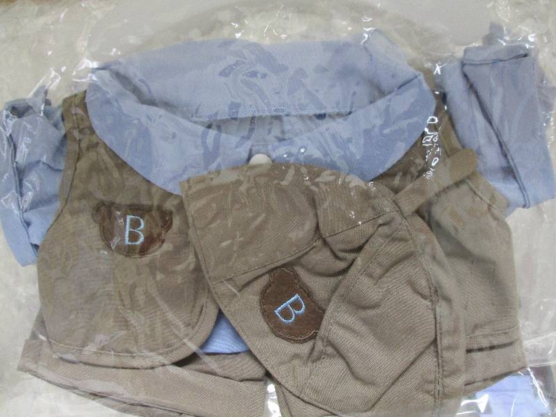 BUILD A BEAR OUTIFTS (FITS BEAR FAC...
