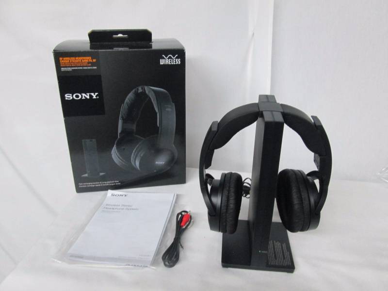 lot 21 image: Sony Noise-Reduction Wireless Headphones