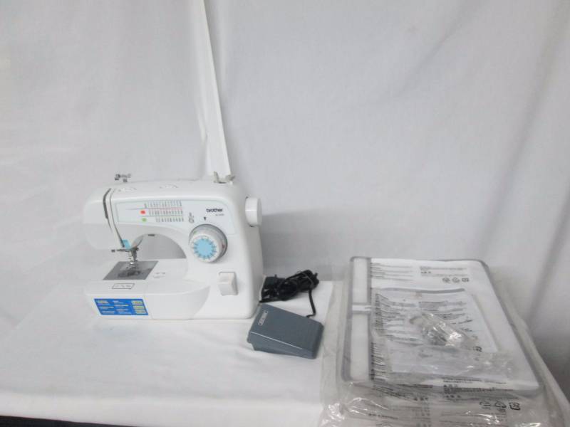 lot 22 image: Brother 72 Stitch Free Arm Sewing Machine