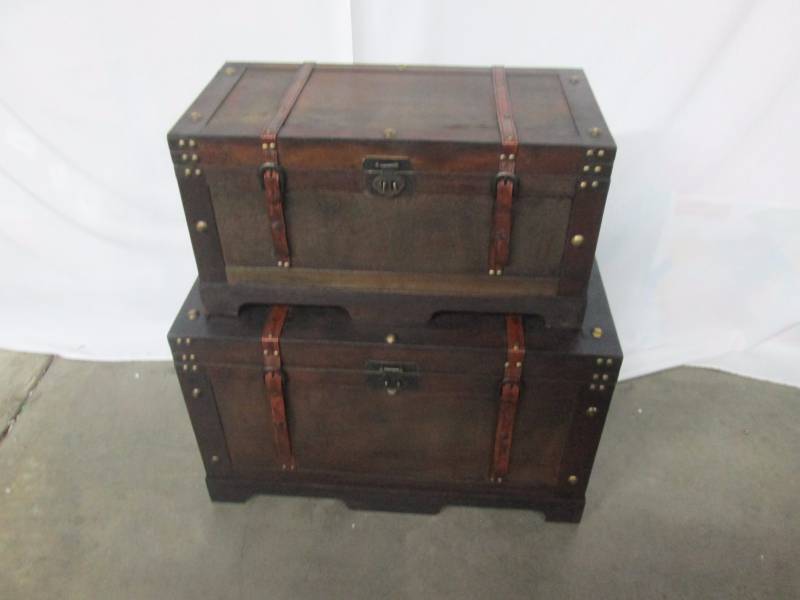 lot 40 image: Alcove Set of 2 Trunks