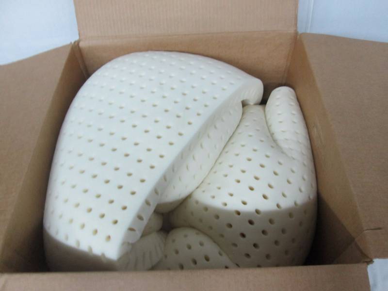 lot 58 image: McLeland Design 2 Visco Foam Mattress Topper - King