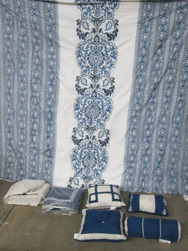 lot 87 image: Alcove Torrance 30-pc. Bedroom Super Set - King