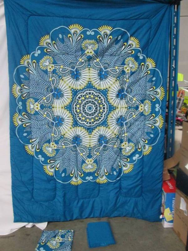 lot 88 image: Alcove Charlotte Comforter Set - Twin