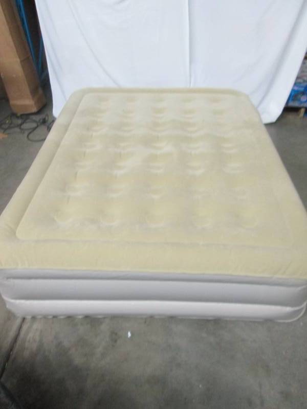 lot 78 image: Serta Queen 16 Raised Airbed