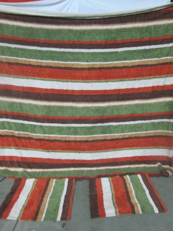 lot 90 image: Uptown Stripe Chenille Bedspread Set - King