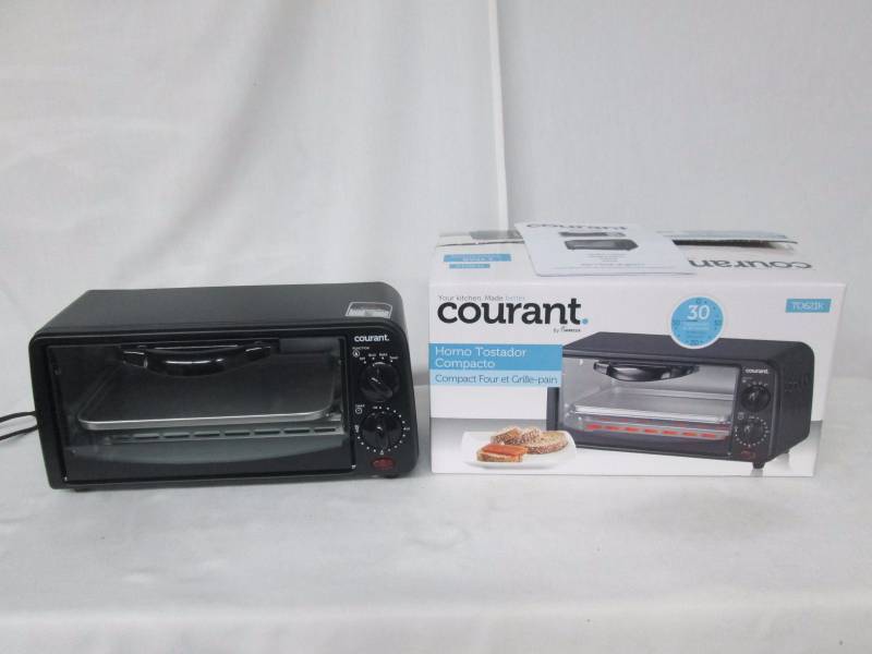 lot 80 image: Courant Compact Toaster Oven