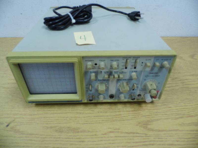 lot 4 image: Oscilloscope