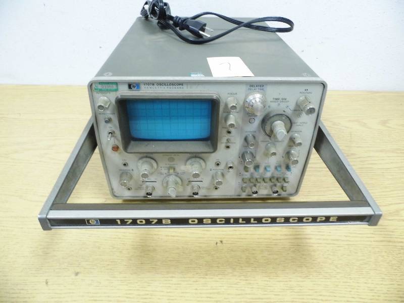 lot 7 image: Oscilloscope