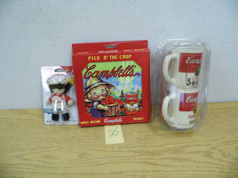 lot 25 image: Campbells Soup - Trivet, Magneet, Mugs