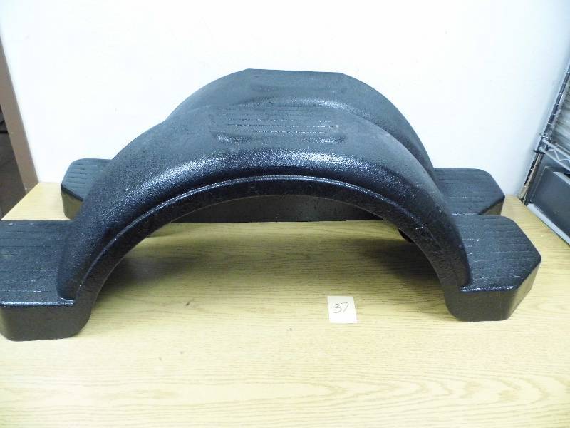 lot 37 image: Trailer Fenders