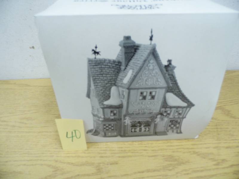 lot 40 image: Dept 56 Dickens Village