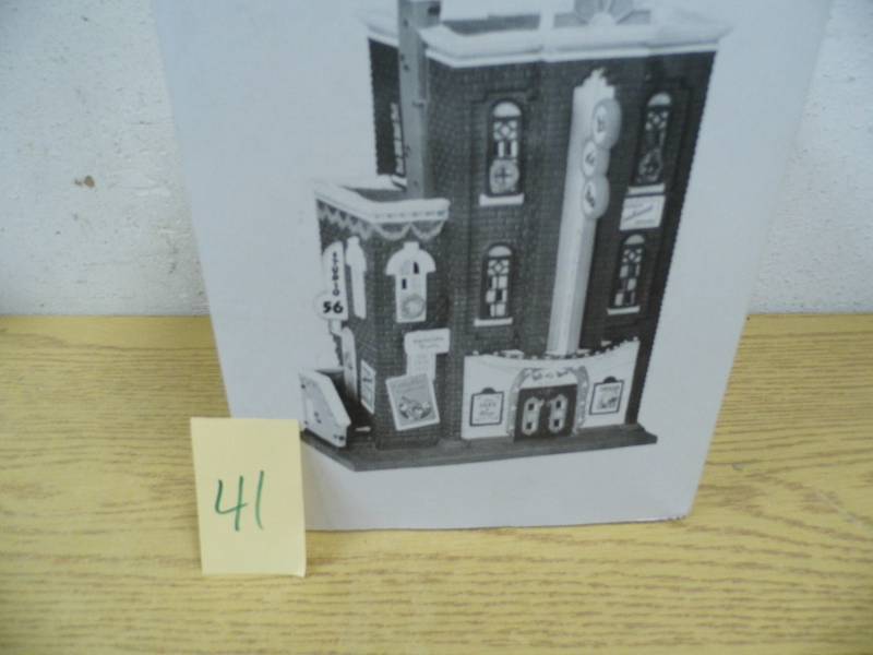 lot 41 image: Dept 56 - Christmas in the City