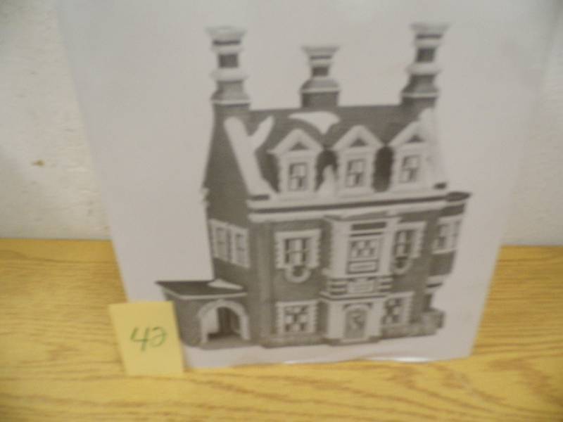 lot 42 image: Dept 56 - Christmas in the City