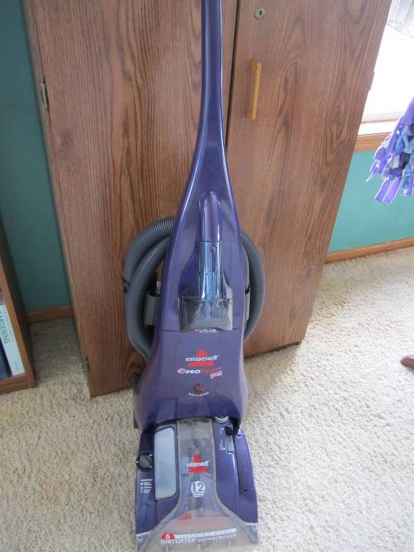 Bissell carpet shampooer, belt on t...