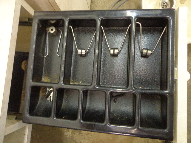 lot 8 image: Receptionist Desk