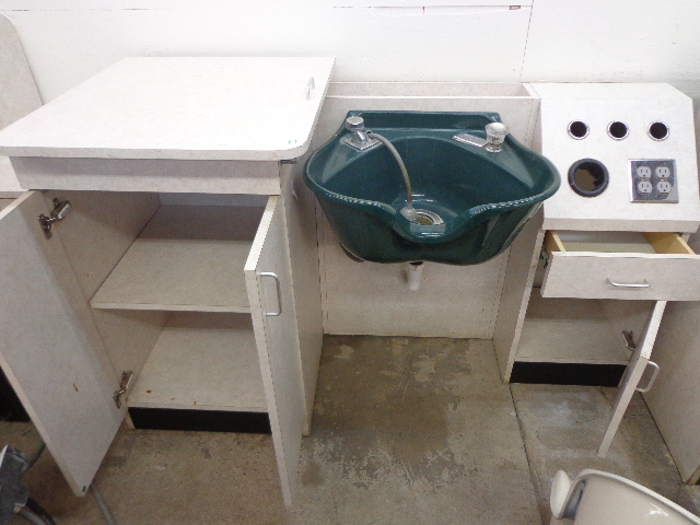 lot 11 image: Hair Washing Station With Green Cast Iron Sink