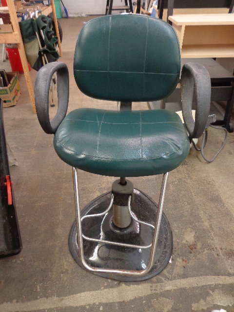 lot 16 image: Green Leather Salon Chair