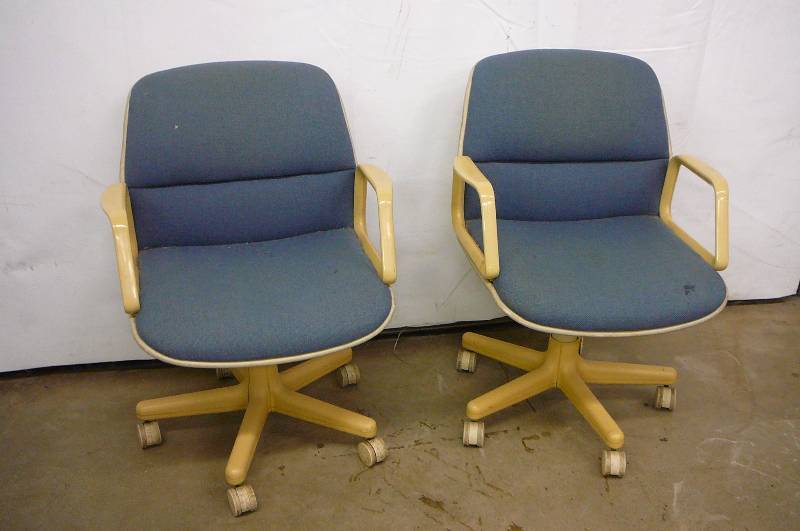 lot 14 image: 2-Office Chairs