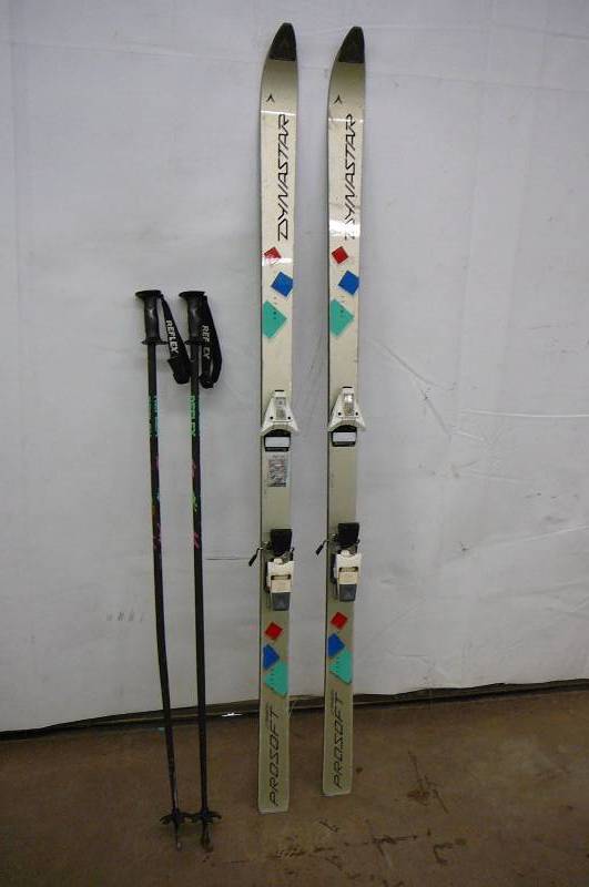 lot 15 image: Cross country skis Dynastar Carbon Prosoft 180 with Poles 127 cm