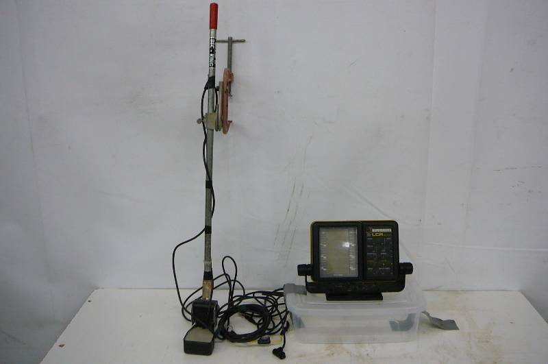 lot 22 image: Hummingbird LCR 4000 Mount transducer mount