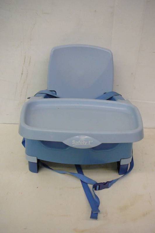 lot 4 image: Safety First High Chair