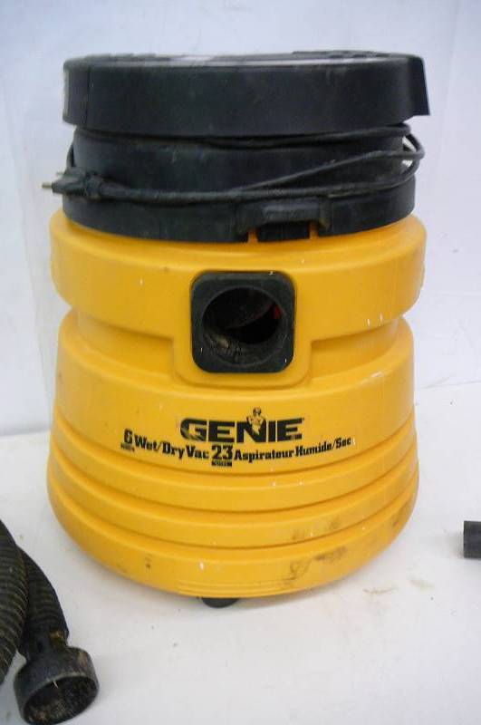 lot 31 image: Vac Genie Wet & Dry SV200Q