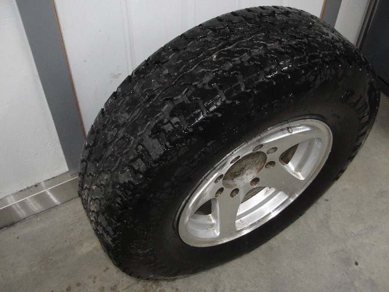 lot 5 image: Aluminum 8 bolt Wheel  Spare Tire