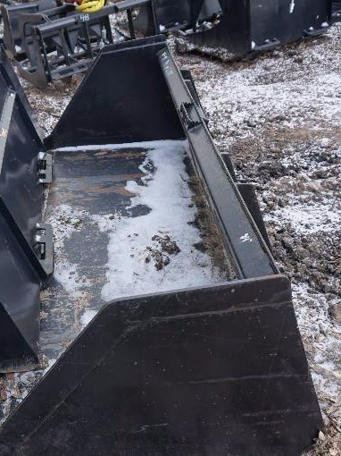 lot 14 image: Wildkat Brand Universal Mount Bobcat Skid Loader Skid Steer 84 Snow Bucket