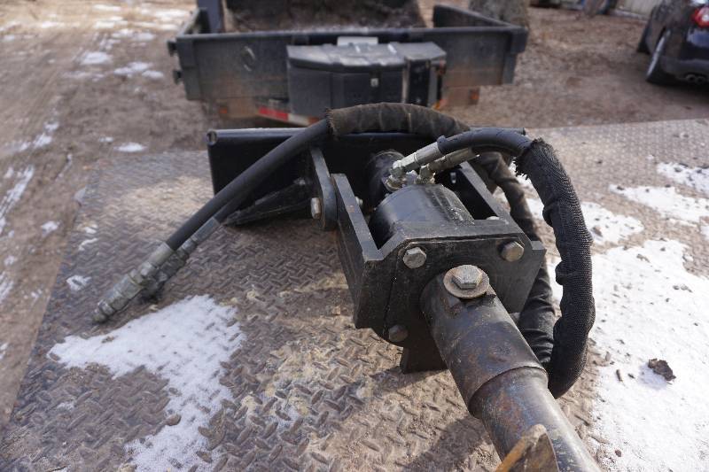 lot 22 image: Universal Mount Mini Bobcat Dingo Boxer Hydraulic Auger Attachment