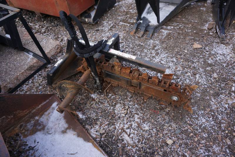 lot 21 image: Universal Mount Mini Bobcat Dingo Boxer Hydraulic Trencher Attachment
