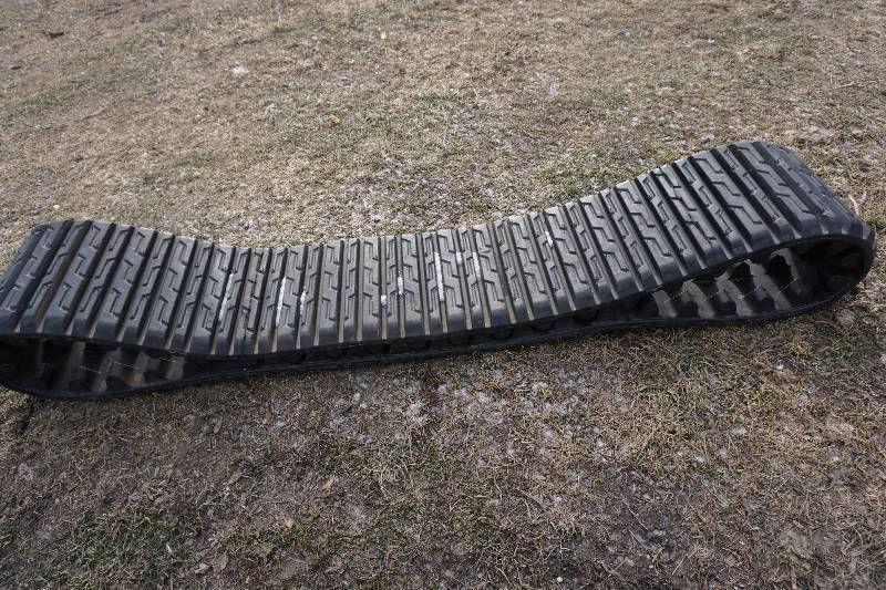 lot 20 image: Loegering Brand Model 401717 Bobcat Skid Loader Skid Steer Rubber Tracks