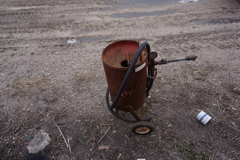 lot 42 image: Sandblasting Tank