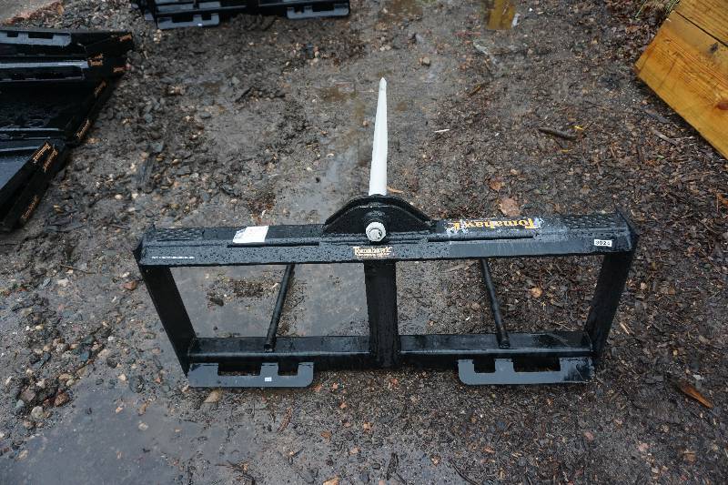 lot 18 image: Tomahawk Brand Universal Mount Bobcat Skid Loader Skid Steer Bale Handling Attachment