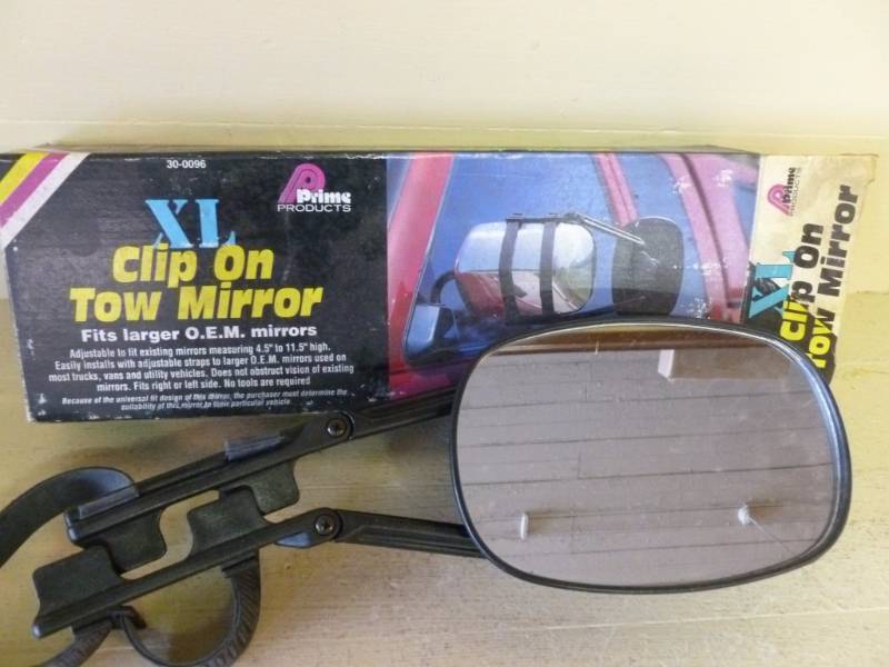 lot 21 image: Tow Mirror